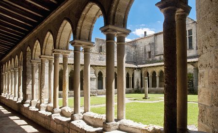 Nádvoří Collégiale St-Émilion