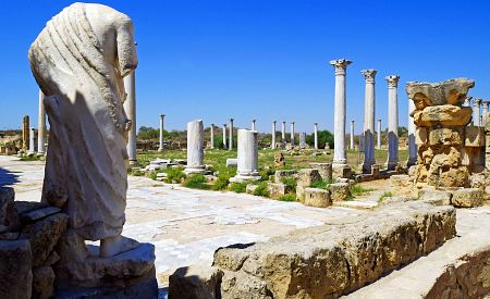 Antické ruiny starověkého města Salamis