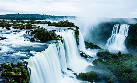 Brazilská strana vodopádů Iguazú