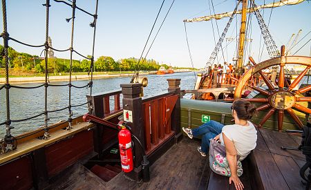 Užíváme výlet lodí z Gdaňsku na Westerplatte – stojí za zážitek!