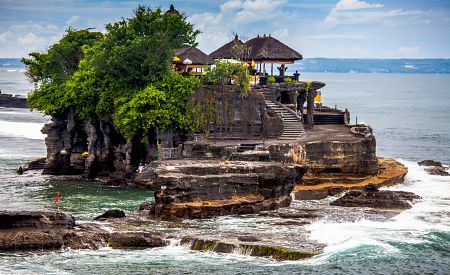 Překrásný mořský chrám Tanah Lot