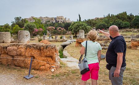Naši cestovatelé při prohlídce Řecké agory
