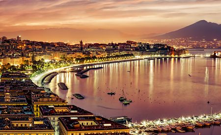 Okouzlující noční Neapol
