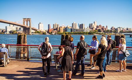 Naši cestovatelé se kochají krásou Brooklynského mostu