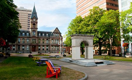 Halifax snoubí moderní i historickou architekturu