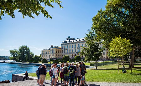Naši cestovatelé v areálu Drottningholmského paláce