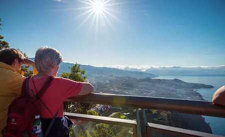 Naše cestovatelka si užívá úchvatný výhled z Cabo Girao