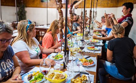 Espetada je zdejší národní jídlo a naši cestovatelé ho milují…