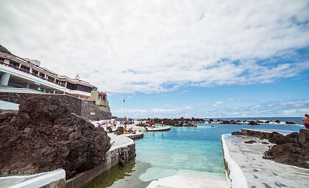 Lávová jezírka v Porto Moniz