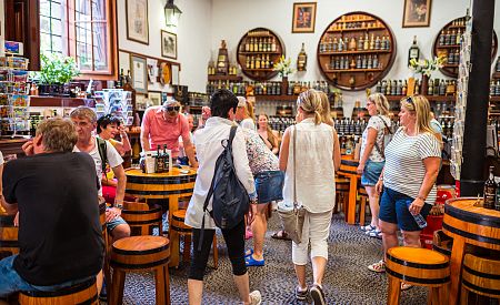 Naši cestovatelé si užívají ochutnávku madeirských vín