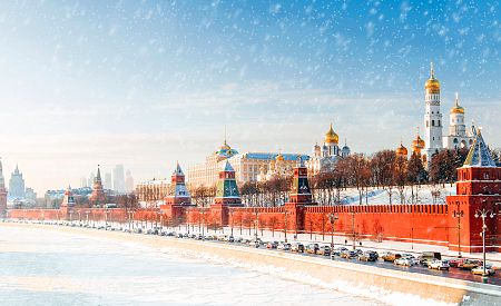 Zasněžené věže Kremlu