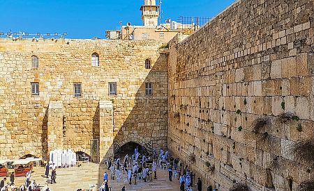 Zeď nářků je nejposvátnějším židovským poutním místem