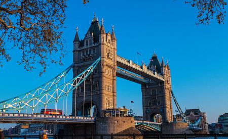 Ikonický Tower Bridge v plné kráse