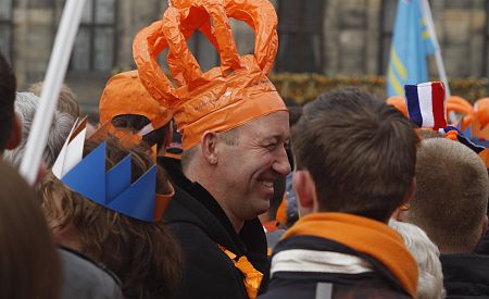 Zábava v oranžové při oslavách králových narozenin