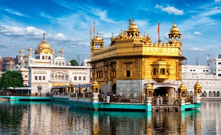 Zlatý chrám v Amritsaru – jedna z nejznámějších indických památek