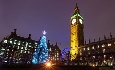 Vánoční atmosféra u Westminsterského opatství a slavný Big Ben