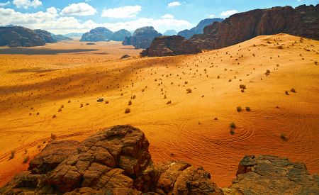 Fantastické scenérie pouště Wádí Rum – jedinečný zážitek při jízdě džípem…