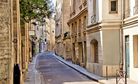 Malebné uličky Latinské čtvrti v Paříži