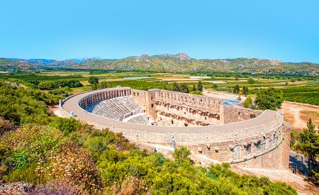 Nejzachovalejší římský amfiteátr v Turecku ve městě Aspendos