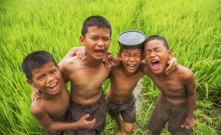 Filipínské děti se moc rádi smějí a fotí
