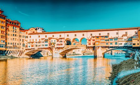 Most Ponte Vecchio ve Florencii v blízkosti galerie Uffizi