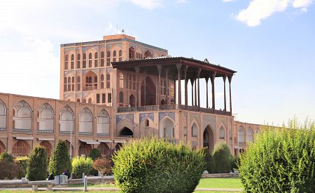Královský palác Alí Qapu v Isfahánu