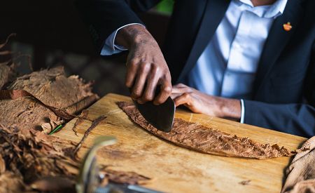 Tradiční ruční výroba dominikánských doutníků