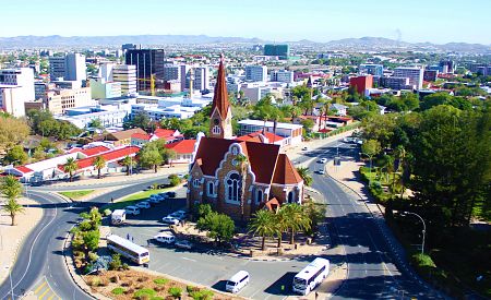 Působivý luteránský kostel v centru Windhoeku – představitel typické koloniální architektury…