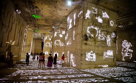 Multimediální show v lomu v Les Baux-de-Provence