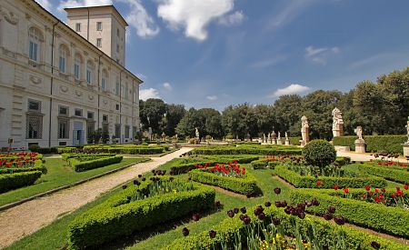 Svěží krása zahradního areálu u Villy Borghese