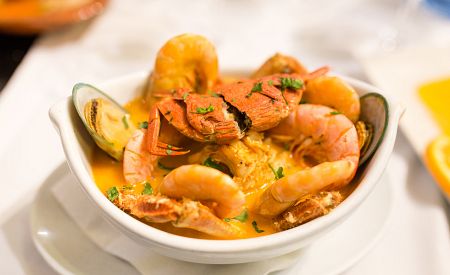 Aroz de Marisco – typický portugalský pokrm s mořskými plody a rýží