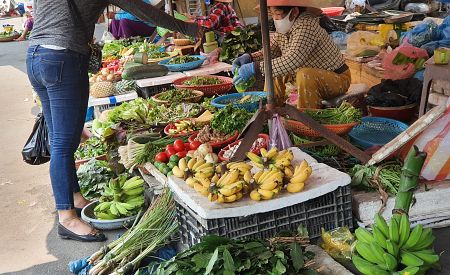 Nákupy na místním tržišti v Hoi An