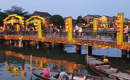 Kouzlo večerního osvětleného městečka Hoi An