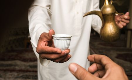 Ochutnávka tradičně servírované arabské kávy je v Ománu nutnost i požitek…