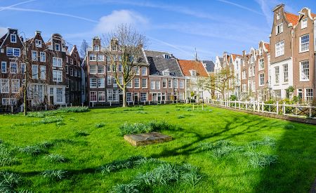Begijnhof – místo klidu a ticha v samém srdci Amsterdamu