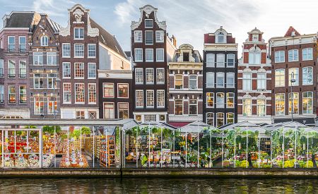 Květinový trh v Amsterdamu v plné parádě