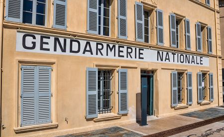 Slavná četnická stanice v Saint-Tropez