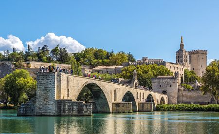 Most Bénezet a Papežský palác jsou symbolem Avignonu