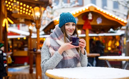 Zahřejte se horkým punčem na vánočních trzích v Berlíně…