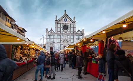 Vánoční trhy u kostela Santa Croce ve Florencii