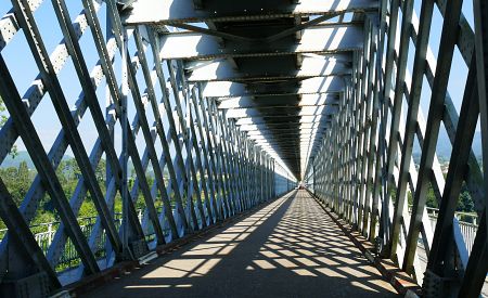 Most přes řeku Minho mezi španělským městem Tui a portugalskou Valençou