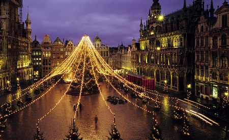Vyzdobené Bruselské náměstí navodí tu správnou vánoční atmosféru…