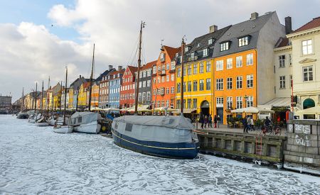 Okouzlující barevné nábřeží Nyhavn v zimě