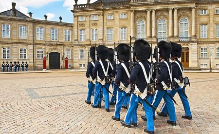 Královská garda u sídla dánské královské rodiny
