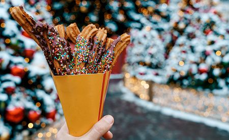Vyzkoušejte lahodné churros s čokoládou na vánočních trzích…