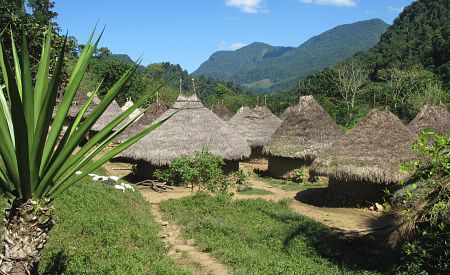 Domy místních ve vesnici Mutanzi
