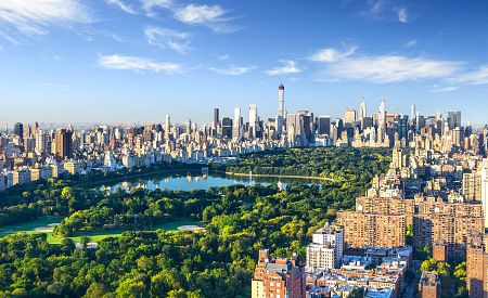 Central Park s newyorskými mrakodrapy z ptačí perspektivy