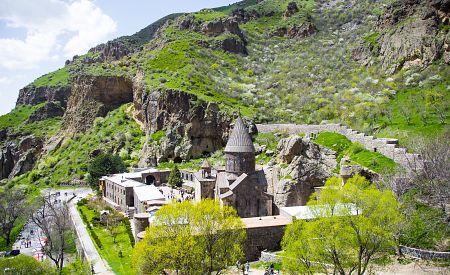 Klášter Geghard – jeden z nejúžasnějších v Arménii zapsaný v UNESCO