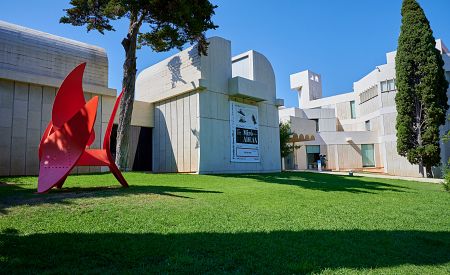 Zajimavá stavba Fundació Joan Miró na Montjuïcu