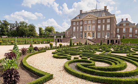Palác a muzeum Het Loo se zahradami v Apeldoornu